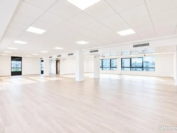 Bureaux 702 m²