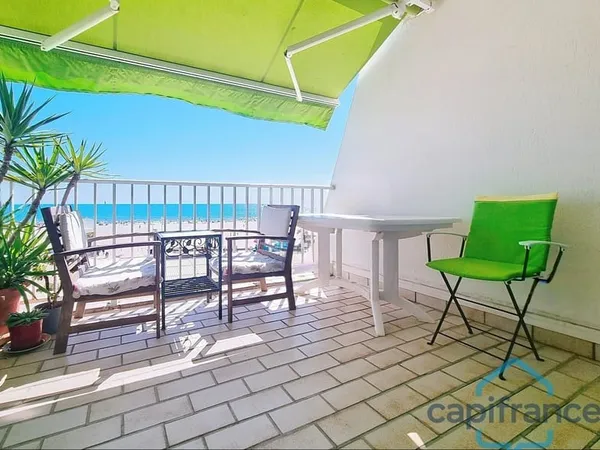 Appartement VUE MER en 1ère ligne, traversant et au DERNIER ETAGE - T2 rénové de 39m² + Terrasse - L