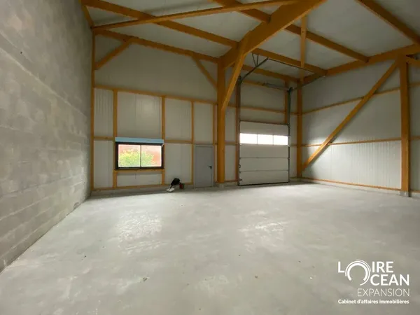 Local industriel 172 m²
