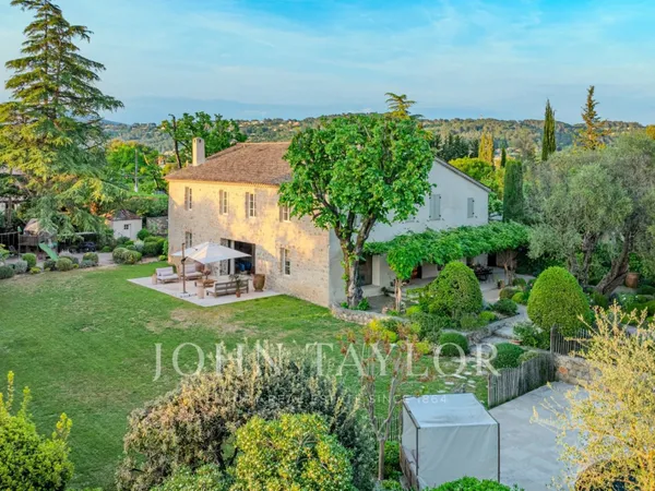 Mougins Exclusivité : Magnifique mas en pierre - Domaine fermé