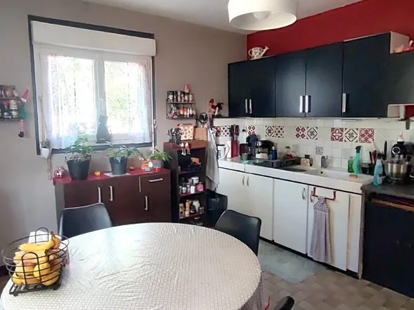 PROCHE CENTRE VILLE, BÃ‚TIMENT EN BRIQUE DE 200 MÂ² ENVIRON SERVAN