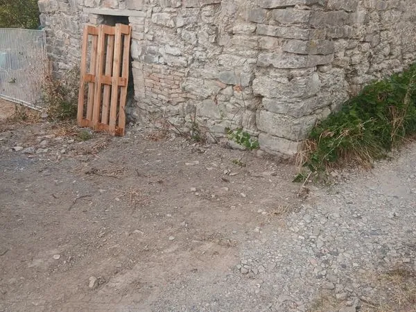 Mazet de 70m2 sur terrain de 400m2 sans eaux ni électricité