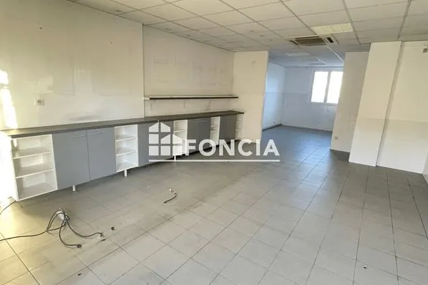 Local 1 pièce 45 m²