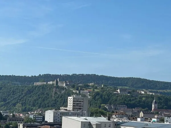 Dernier étage vue citadelle 3 chambres Chaprais