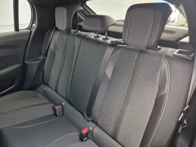 Peugeot 208 hybrid 110 e-dcs6 — photo 10