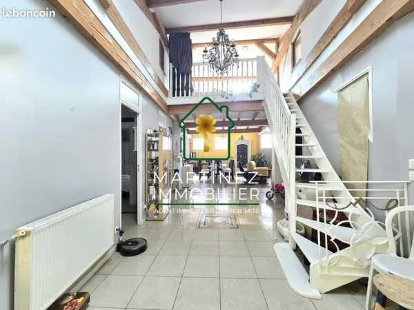 Studio 7 pièces 291 m²