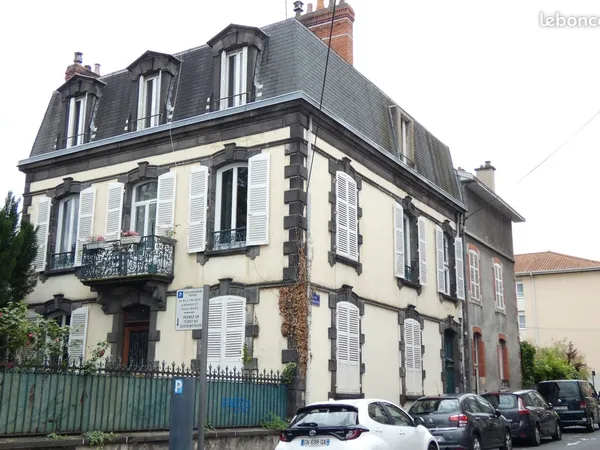 T4 de 85 m² avec combles aménageable de 78 m², 2 parkings et caves, dans ancienne maison bourgeoise