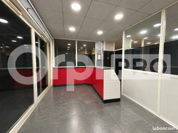 Local d'activité 150 m²