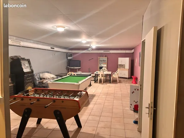 Grande pièce pour stockage