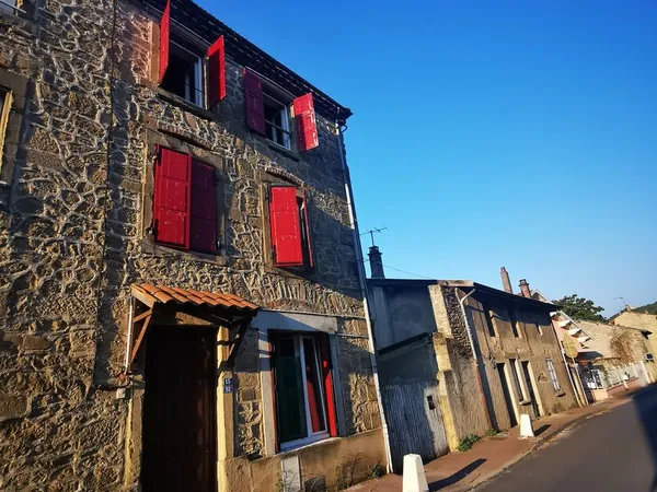 Maison en pierre restaurée 120 m2 habitables sur terrain arboré 500 m2