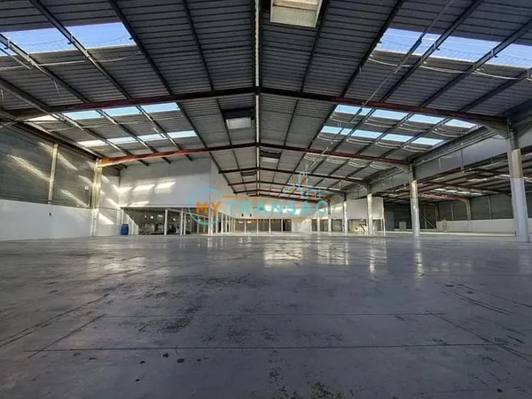 Neuilly-sur-Marne A LOUER Bâtiment indépendant de 3 715m²