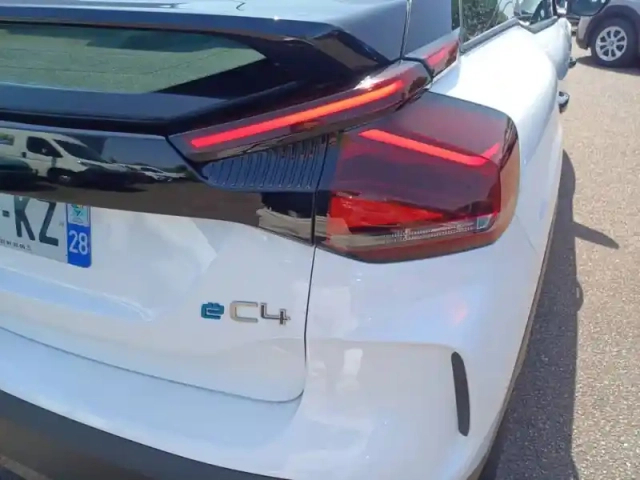 Citroën C4 e- 136 ch automatique — photo 17