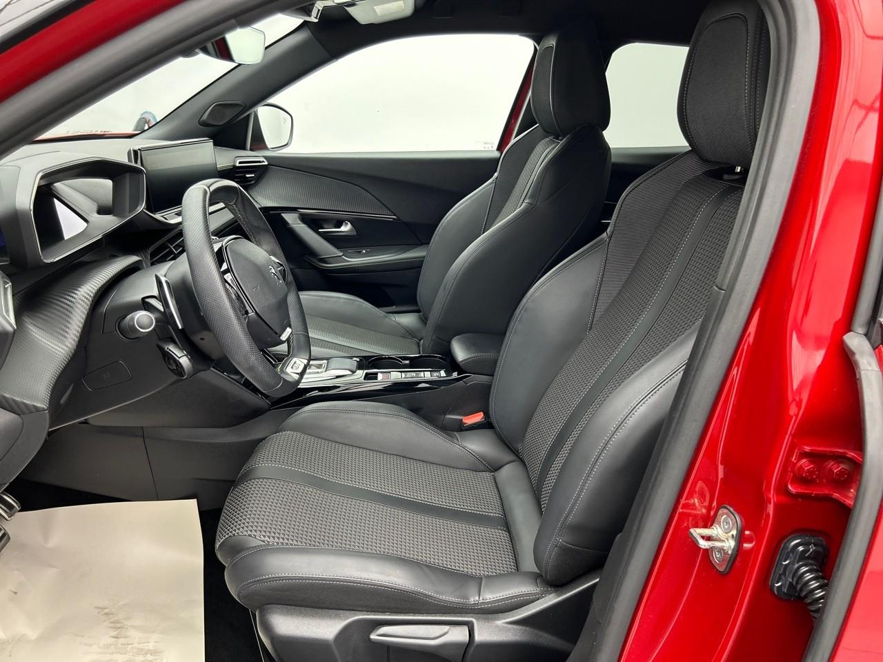 Peugeot 2008 puretech 130 s&s eat8 gt — photo 10