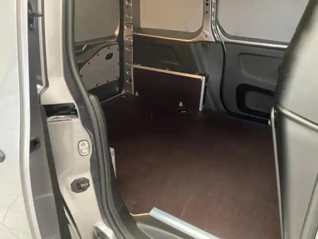 Peugeot Partner m diesel 130ch automatique pack premium connect — photo 23
