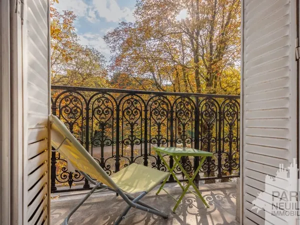 BUTTES CHAUMONT - 3 PIECES BALCON