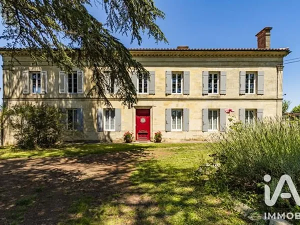 Maison 9 pièces 396 m²