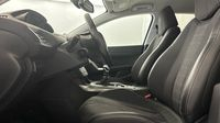 Peugeot 308 1.2 PureTech 130ch E6.3 S&S Allure — photo 12