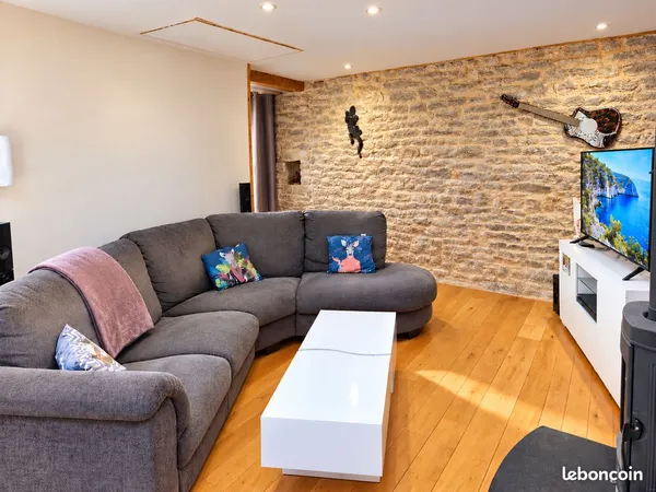 Maison de caractère avec garage, jardin et verger