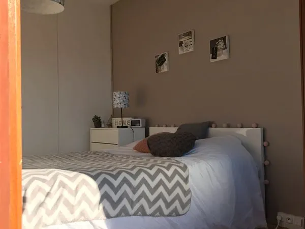 1 jolie chambre se libère fin septembre, ds coloc quartier à proximité de la gare