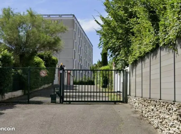 Garage à louer sur SAINT-PRIEST