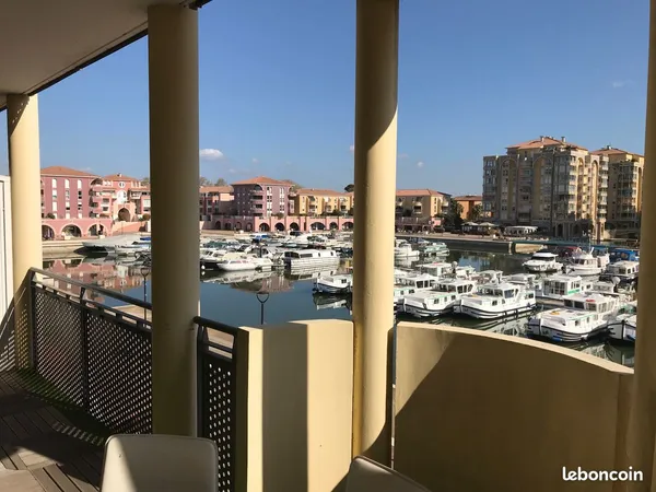 Appartement 2 pièces vue directe sur le Port Ariane à Lattes climatisé et rénové