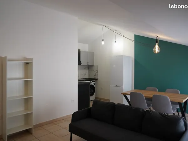 Salon-de-Provence - T2 meublé de 40 m² entièrement rénové en centre-ville