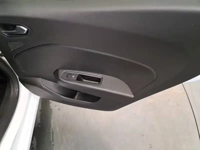 Renault Clio blue dci 100 — photo 104