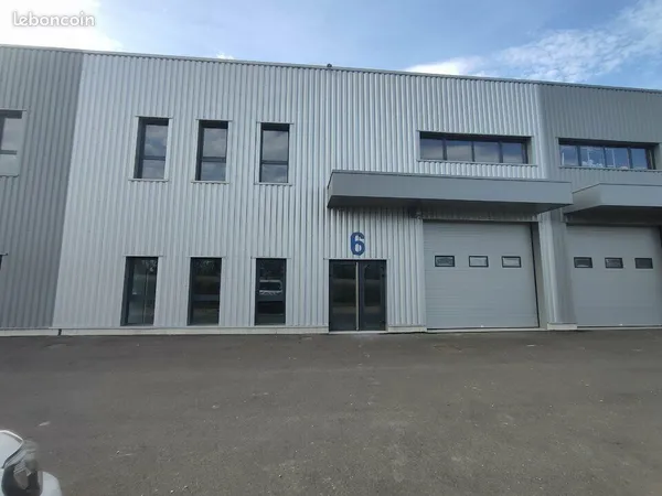 LOCAL COMMERCIAL 286 m² BOURGOIN JALLIEU