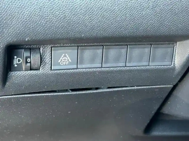 Peugeot 2008 e- 136ch allure business — photo 10