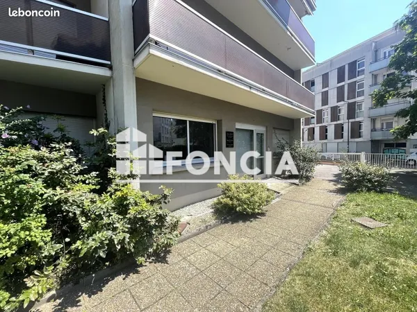 Location - Local commercial - 107 m² - 13 200 /an HC HT -