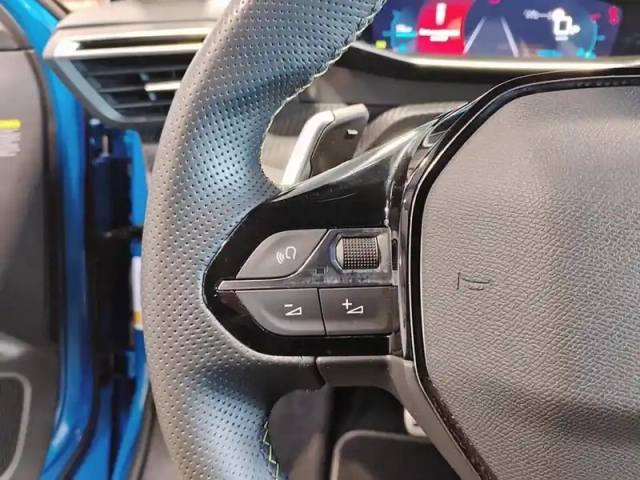 Peugeot 2008 puretech 155 s&amp;s eat8 gt pack — photo 19