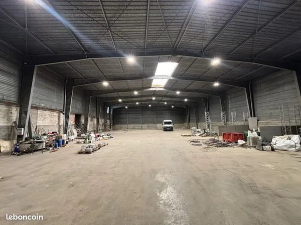 Entrepôt 2280 m²