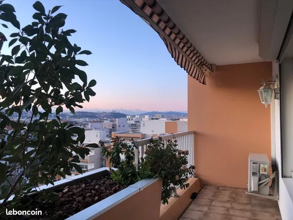 Lyon 8e - COLOCATION PREMIUM 4 CHAMBRES - 430 /MOIS/PERS - Tram T6 au pied - Climatisation - Parking