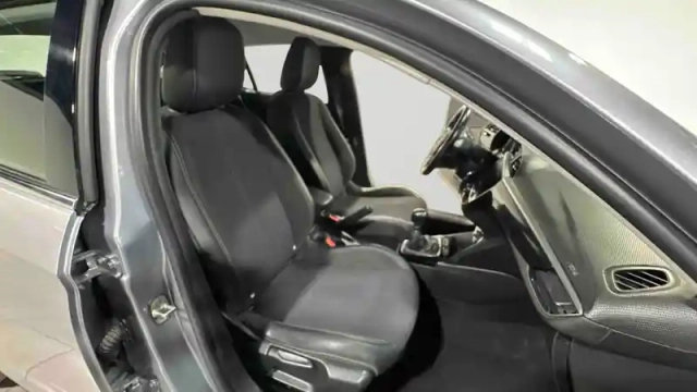 Opel Corsa 1.2 turbo 100 ch bvm6 — photo 32