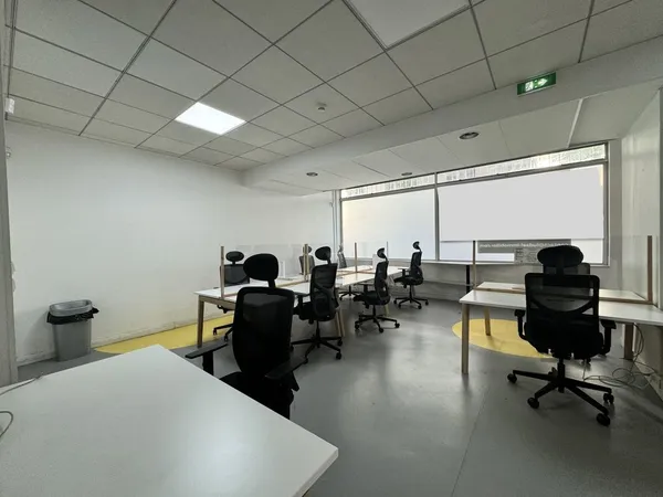 Locaux commerciaux - A VENDRE - 110 m² non divisibles