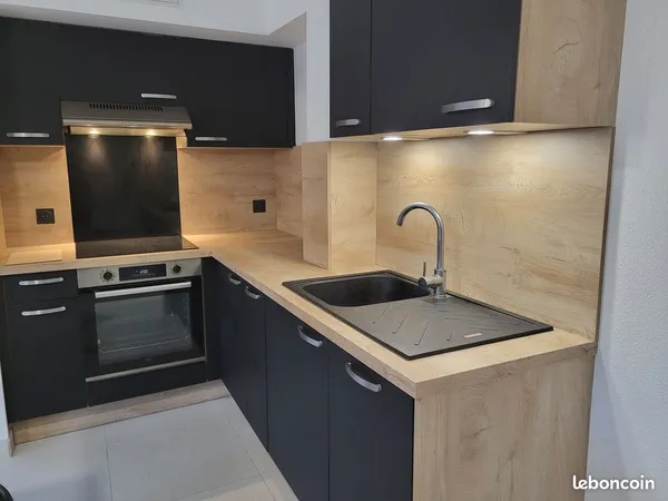 Location grand T2 à l'année CLIMATISÉ