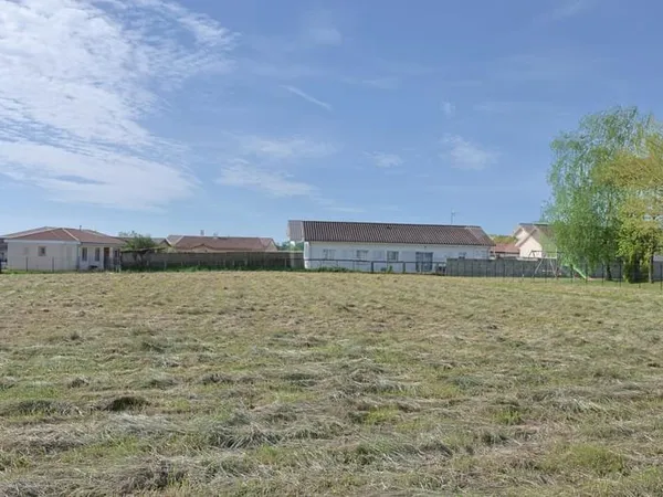 Terrain à bâtir - libre constructeur - Hors lotissement