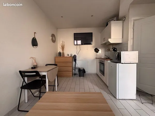 Charmant studio meublé à louer