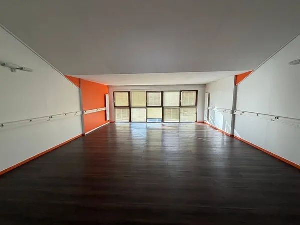 Local commercial 237 m²