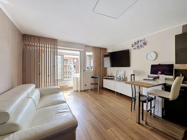 Rive Droite | Studio renove, Parking