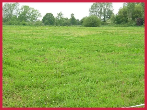Terrain 700 m²