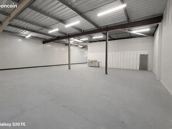 Entrepôt 330 m2 à louer