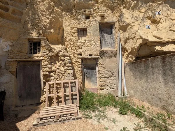 Cave Viticole à étage à rénover
