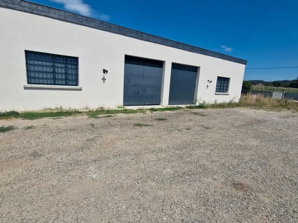 Loue dépôt de stockage