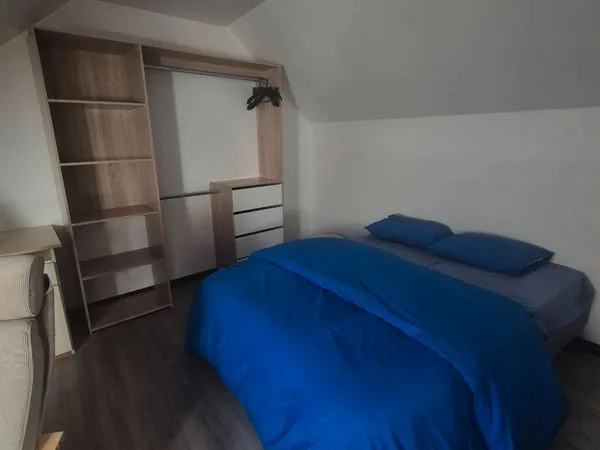 Joli studio toutes charges comprises