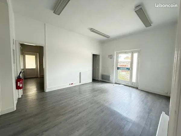 Bureau 60 m²