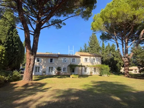 Vends mas - 285 m² - 6 pièces, 4 chambres - Barbentane 13570
