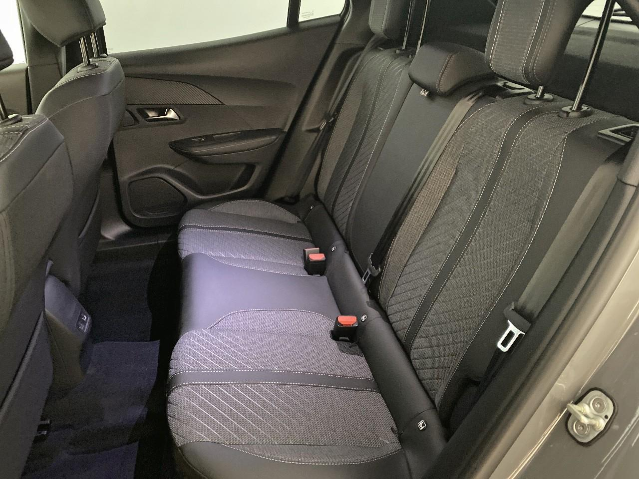 Peugeot 2008 hybrid 145 ch e-dcs6 allure — photo 10