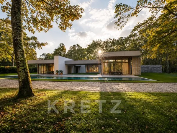 Villa d'architecte d'exception de 405 m² au coeur d'une clairière de chênes, calme absolu