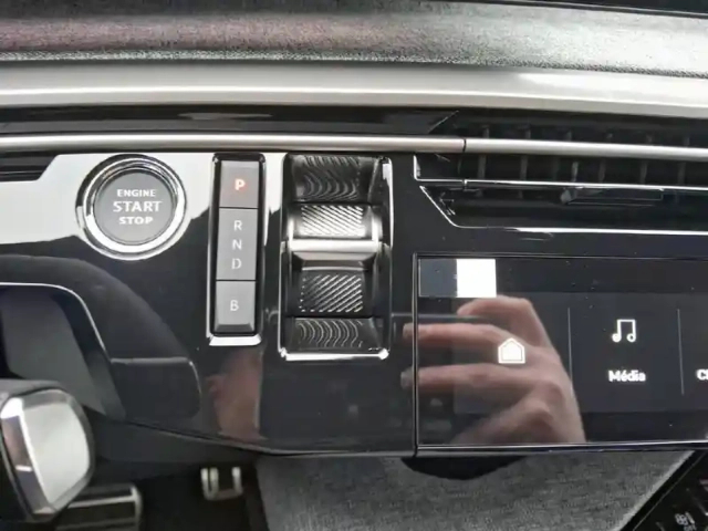 Peugeot 3008 plug-in hybrid 195 e-dcs7 — photo 41
